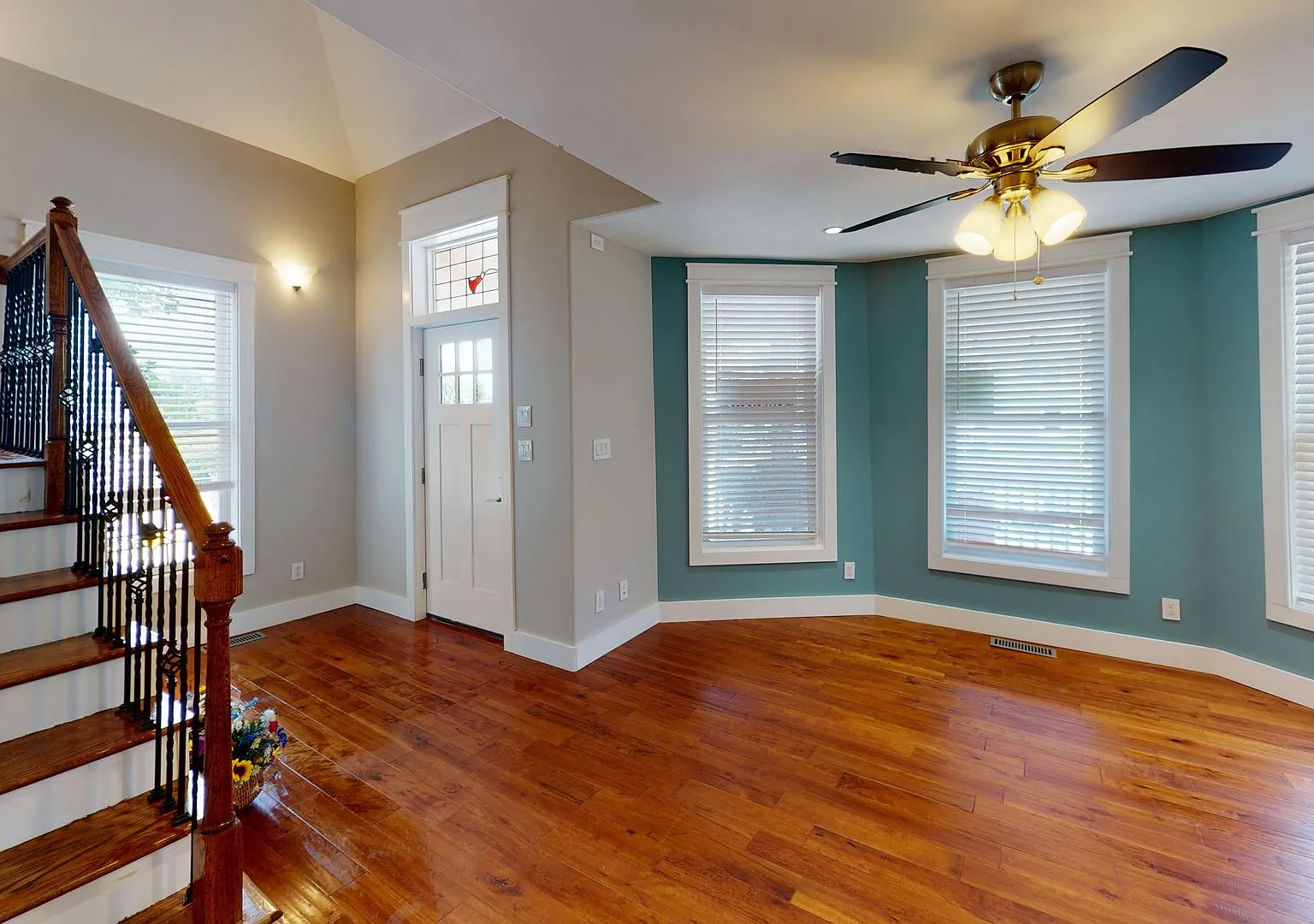 Waitlist for Aug2027Jul2028 Now Open! |5BR/3BA Cottage Near UTK | Walkable Fort Sanders Location — Photo 3