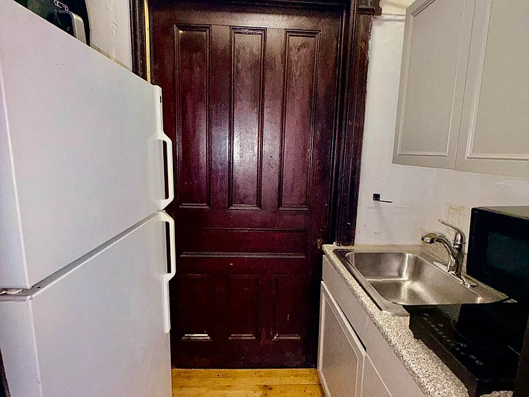 562 Macon St #4 — Photo 4
