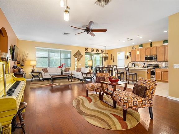 4th image of 11733 Gilmerton Dr