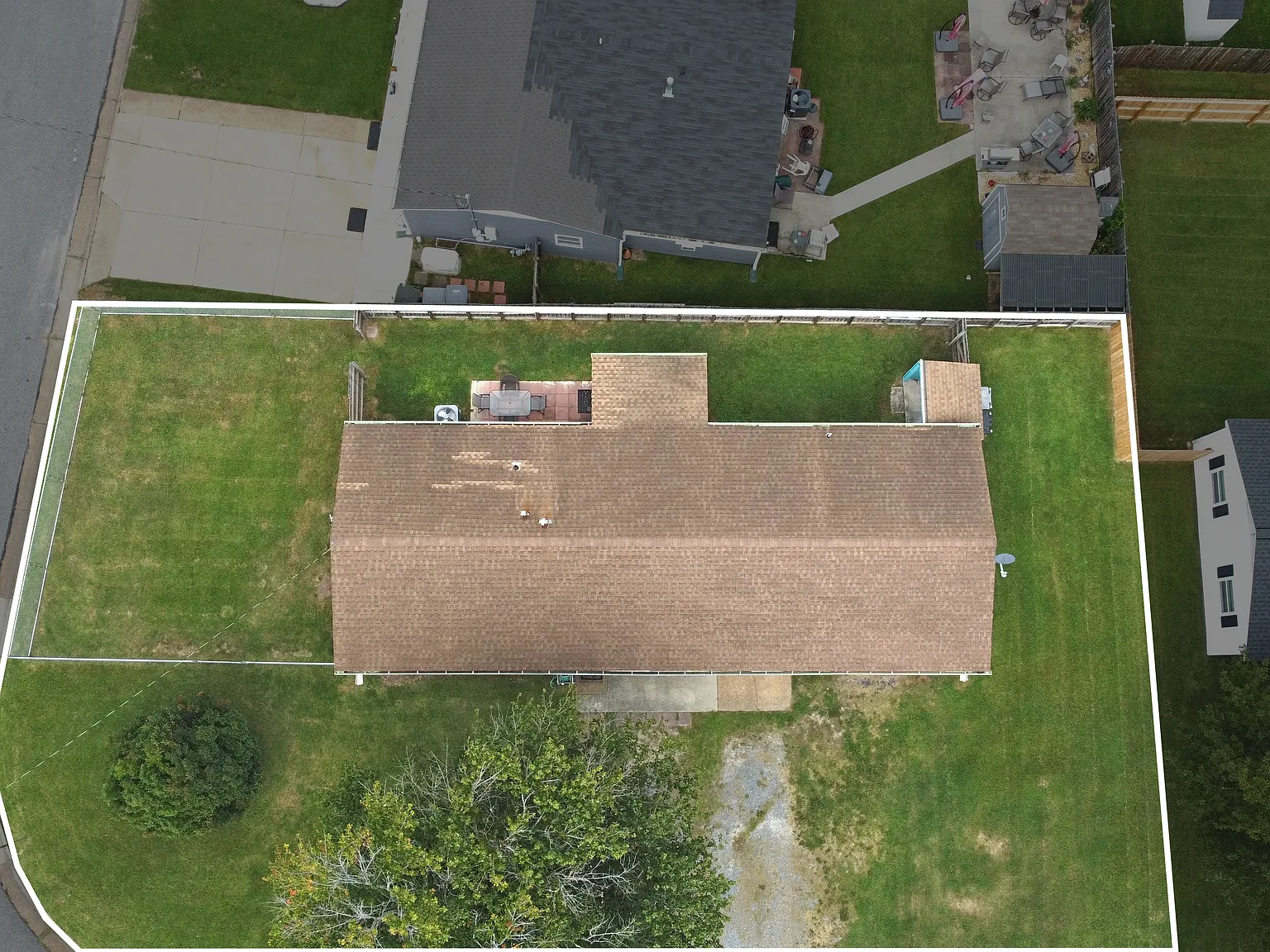 3 bed, 1.5 bath, 1333 sqft, $3,000 — Photo 2