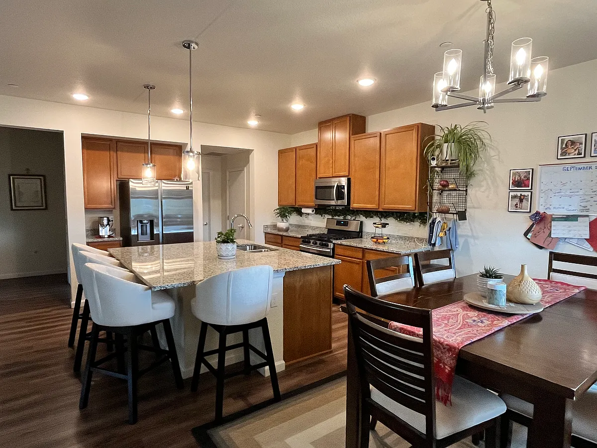 Building Photo - 1841 S Dunkirk St #204