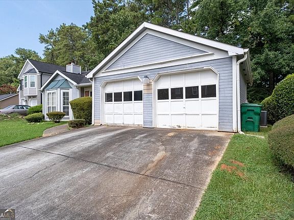 3rd image of 511 Barclay Ct