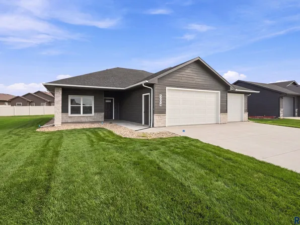 5004 E 65th St, Sioux Falls, SD 57108