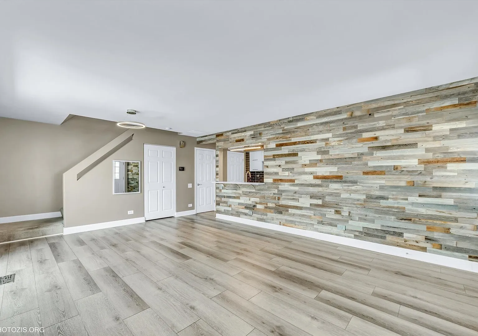 2 bed, 1.5 bath, 1052 sqft, $2,200 — Photo 4