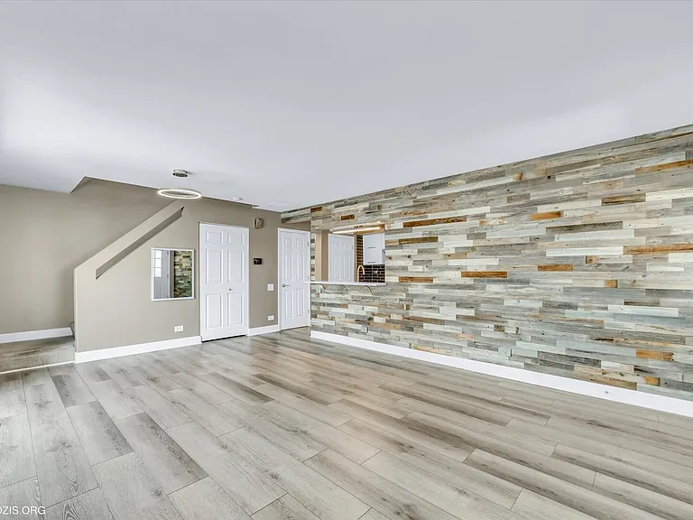 436 Yorktown Ct #436 — Photo 4