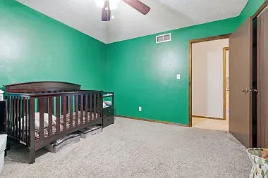 705 Eastview Dr — Photo 7