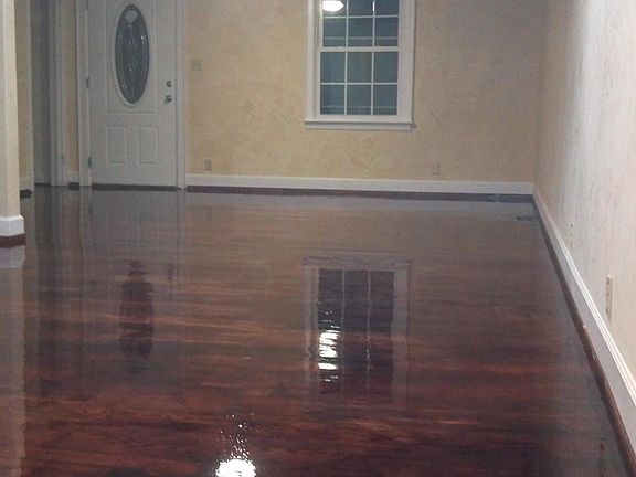 4th image of 312 Crawford Pl