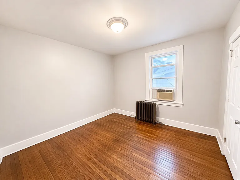 2926 Parkdale Ave #4 — Photo 6