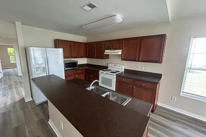447 Palm Frond Dr — Photo 7