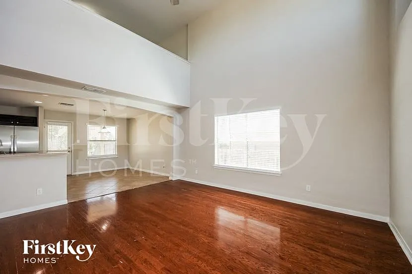 3 bed, 2.5 bath, 1844 sqft, $1,675 — Photo 3