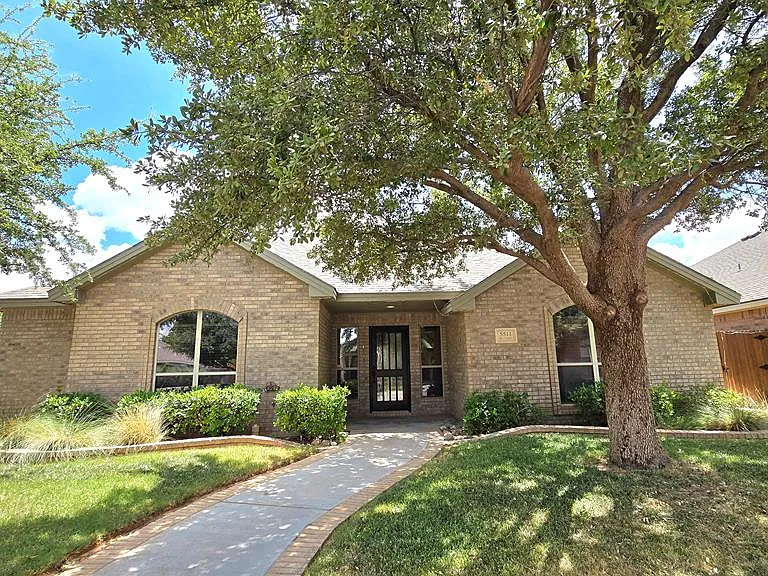 5511 NW Rio Grande Ave — Photo 1