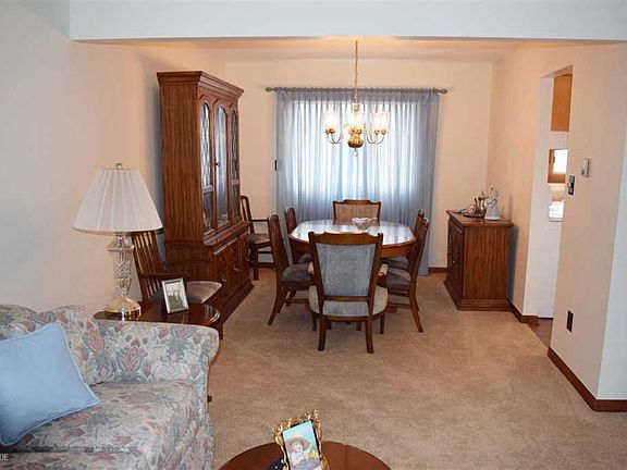 3rd image of 34372 Parkgrove Dr