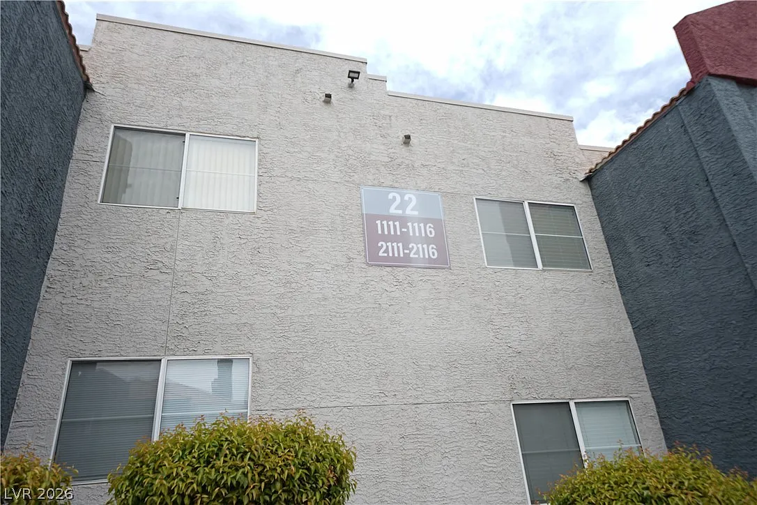 2 bed, 2.0 bath, 998 sqft, $1,495 — Photo 1