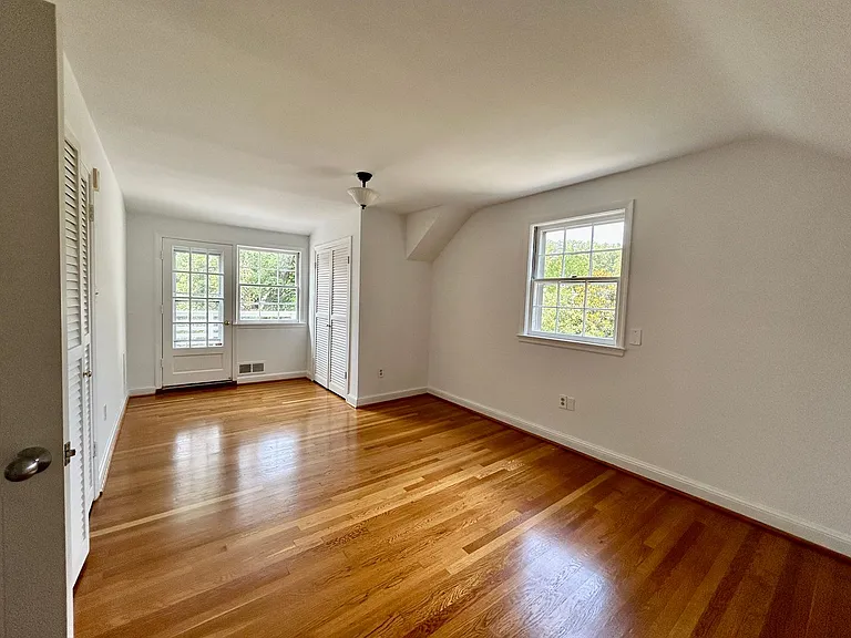 5100 Upton St NW — Photo 29