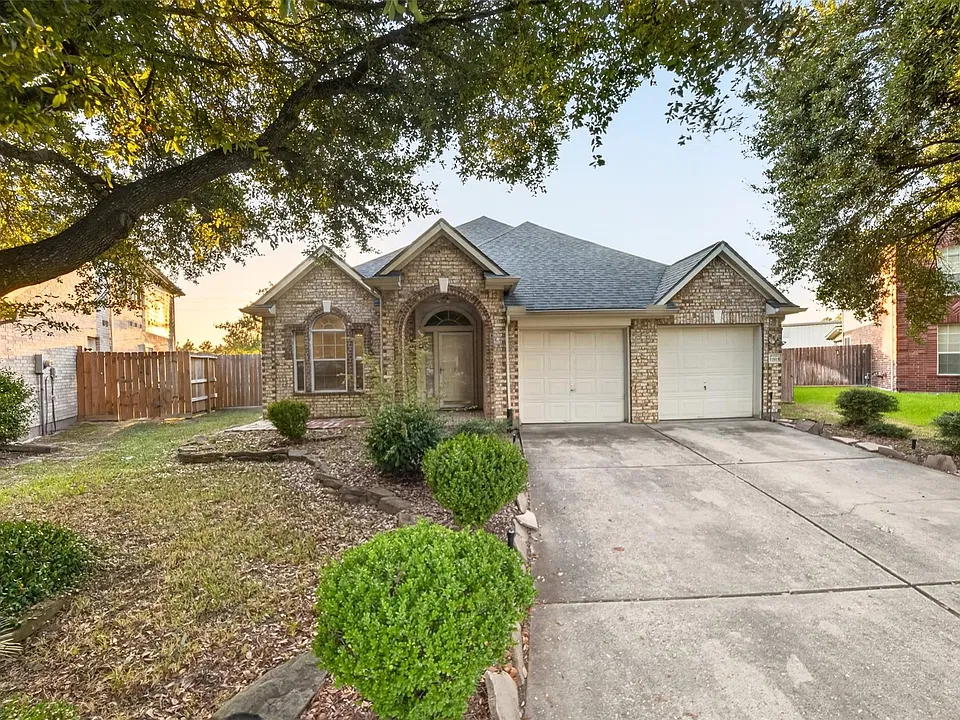 11815 Champions Grove Ln