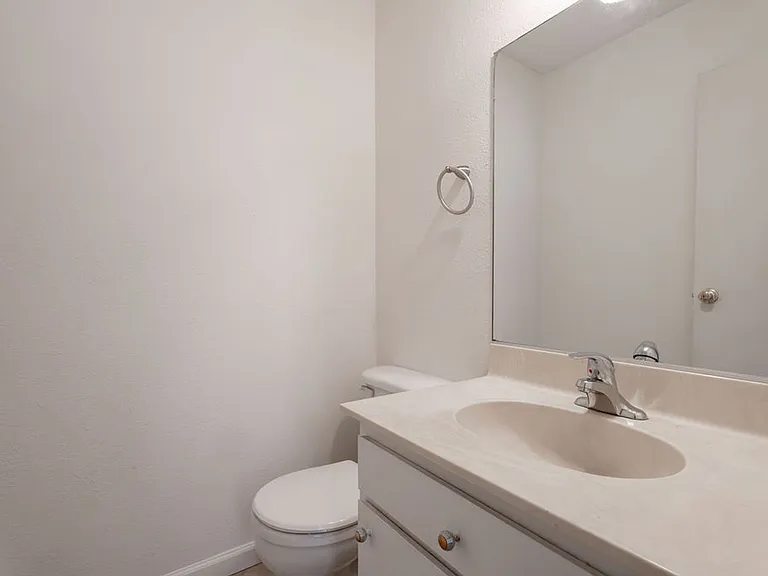1722 E University Ave #7 — Photo 13