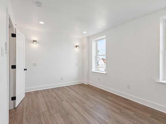 4th image of 5039 Spruce St Unit 3