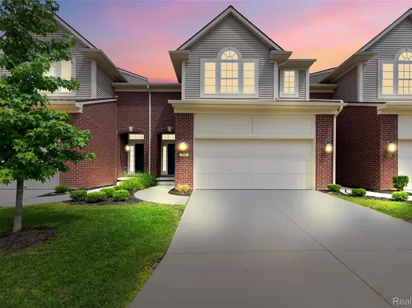 7512 Berry Wood Ln, West Bloomfield, MI 48322