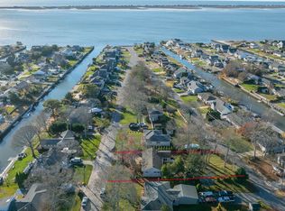 14 Whiting Rd, East Quogue, NY 11942