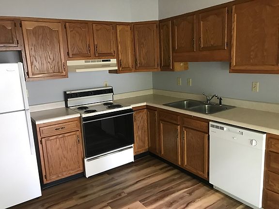 2nd image of 601 S Park Square Dr