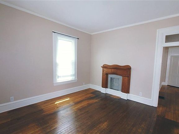3rd image of 619 W Ash St