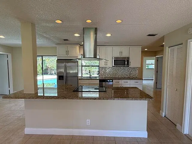 3 bed, 2.0 bath, 1473 sqft, $4,450 — Photo 3