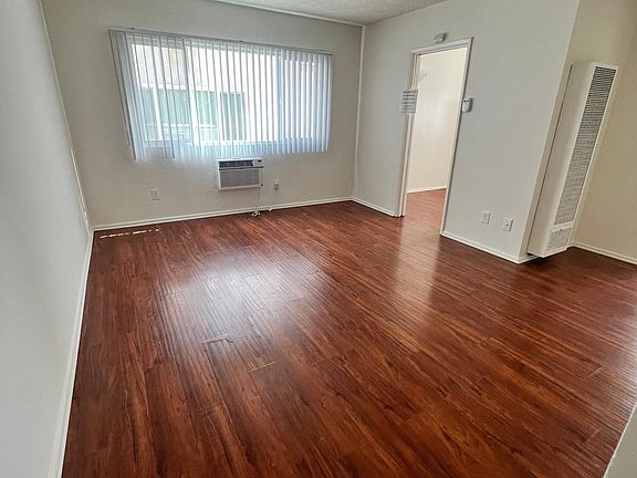 3rd image of 8750 Woodman Ave APT 2