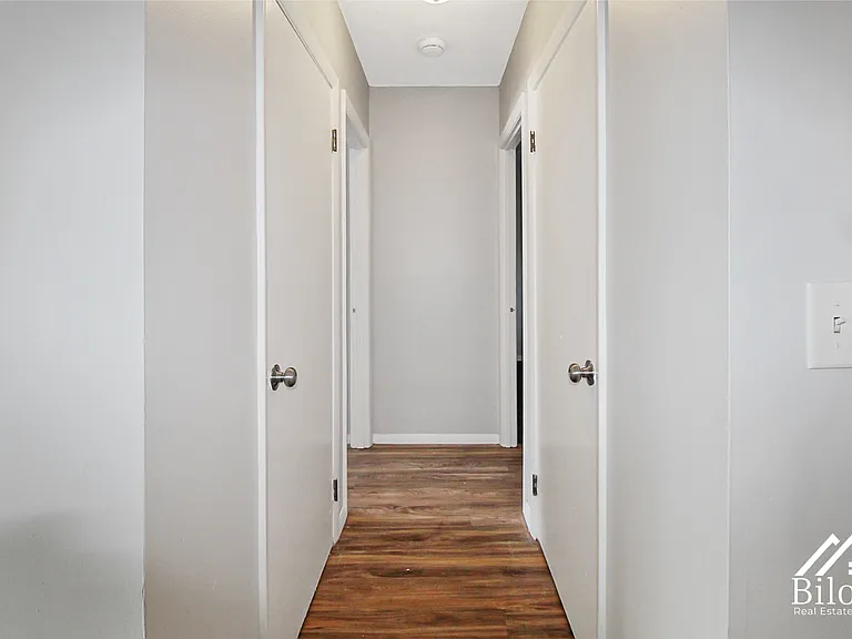 301 Oaklawn Ave — Photo 10