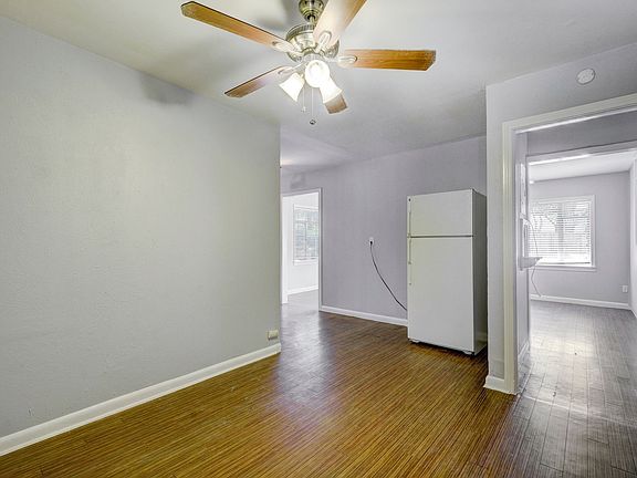 4th image of 4506 Caswell Ave #A
