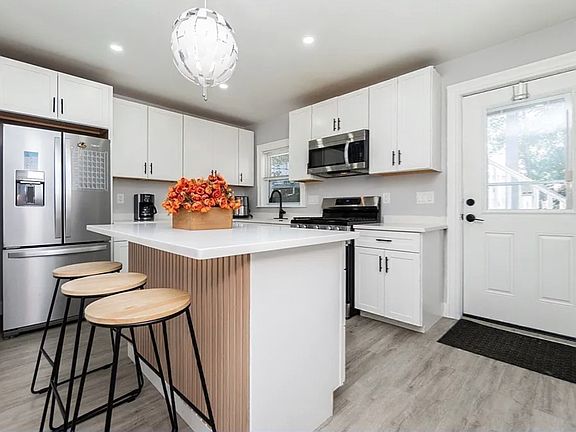3rd image of 29 Dolphin Ave #1