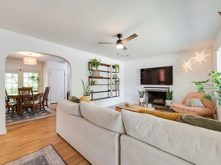1131 Lombardy Rd — Photo 10