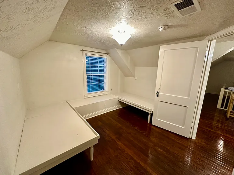 212 W Hunnicutt Ave #1 — Photo 9