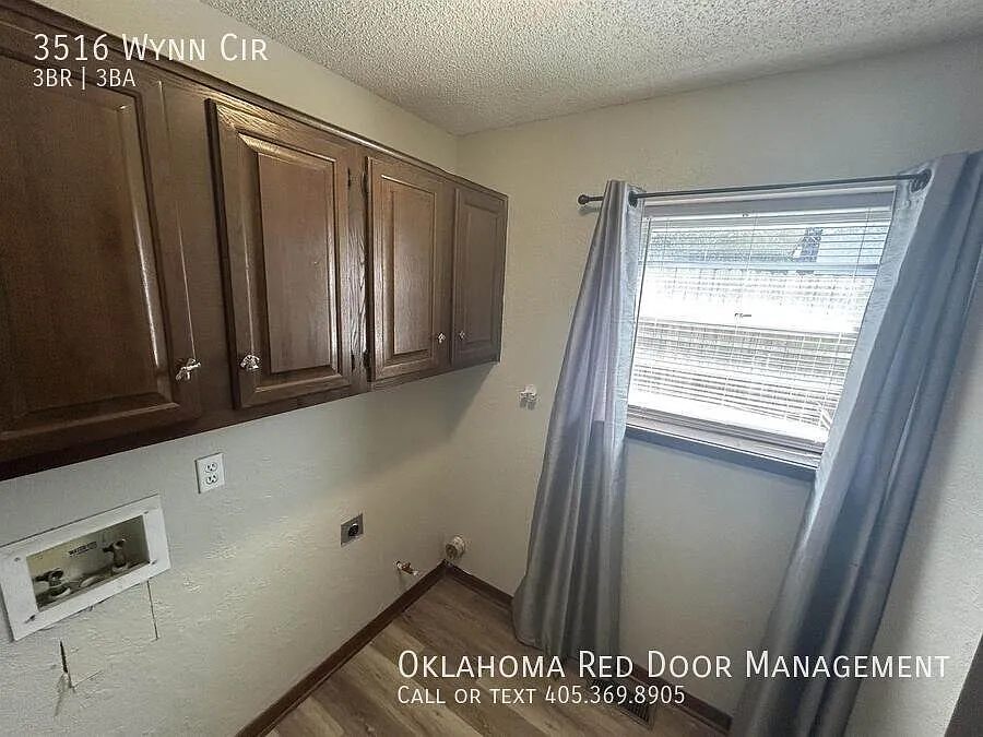 Section 8 Approved : Spacious 3 Bed 2.5 Bath For Rent ! — Photo 4