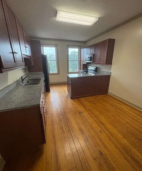 165 E Davis St #1 — Photo 1