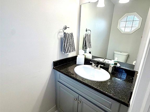 3rd image of 37275 Glenbrook Dr #4