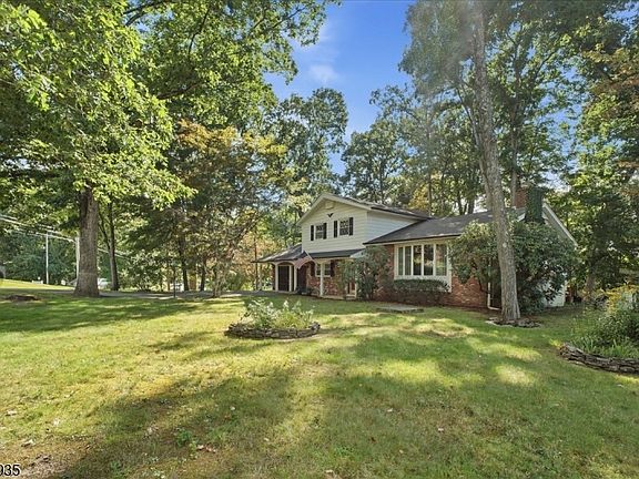 5th image of 571 Green Pond Rd
