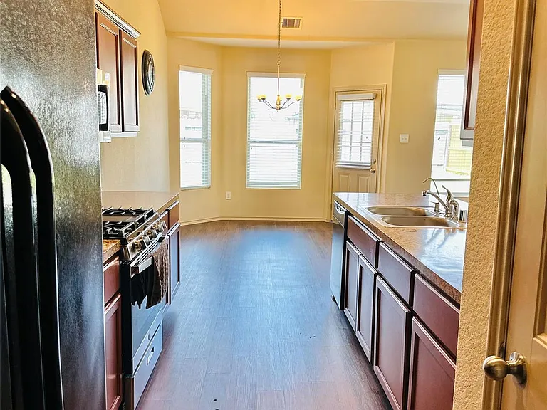 5202 Lilac Hollow Ln — Photo 9