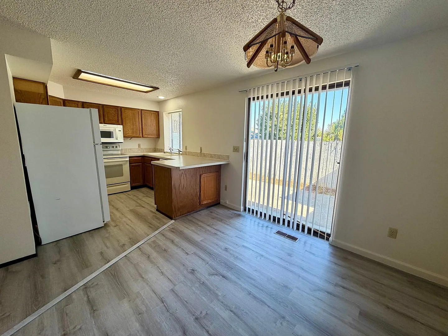 4903 Castleview Drive — Photo 4