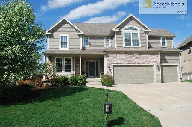 Great Curb Appeal!