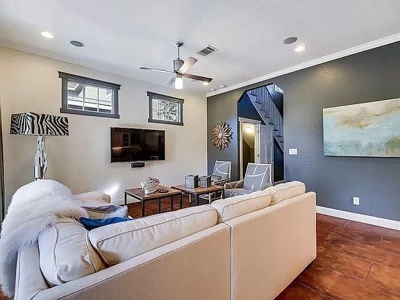 4th image of 11729 Bell Ave #B