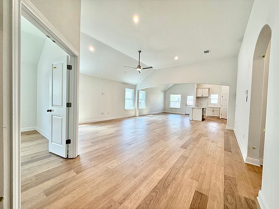 3rd image of 5841 Marsh Ln