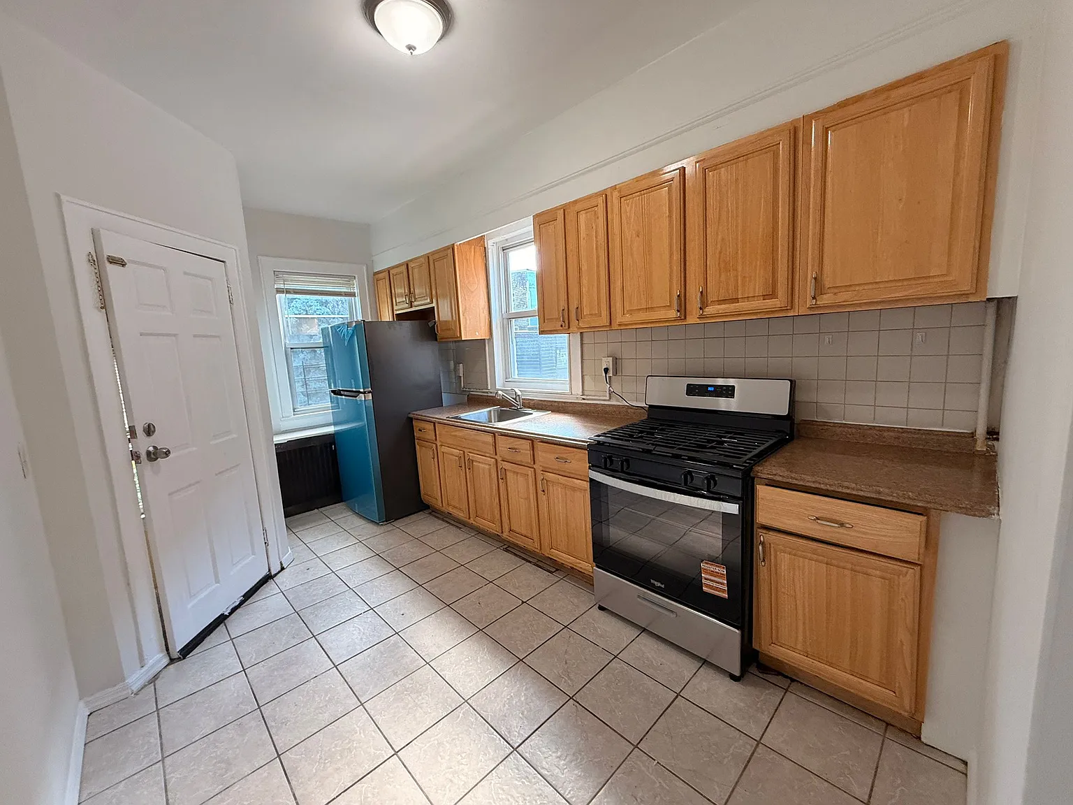 3 bed, 1.5 bath, $2,650 — Photo 2