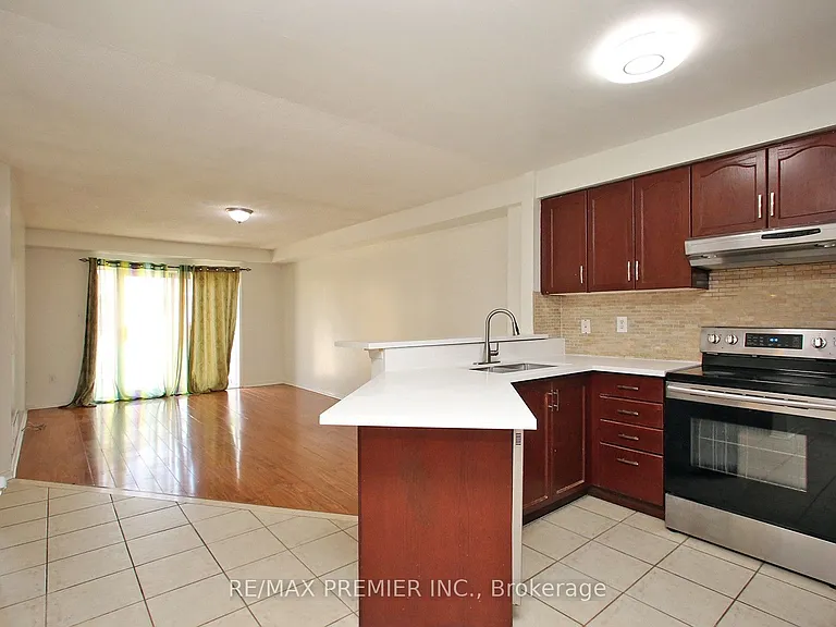 205 Equator Cres — Photo 10