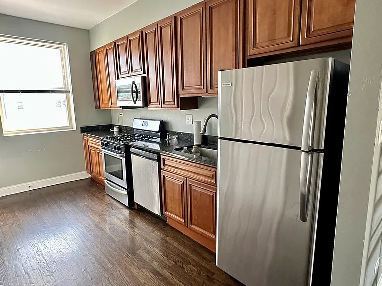 941 E Marquette Rd #3W — Photo 7