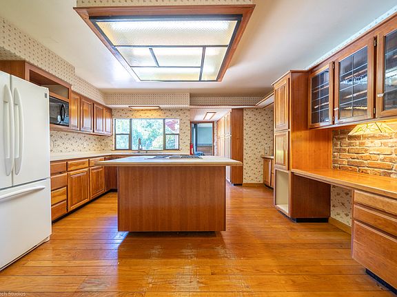 5th image of 21932 Hillside Dr