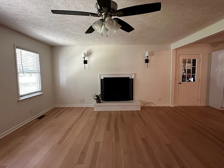 132 Fox Ridge Dr — Photo 3
