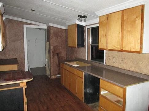 3rd image of 208 S Vine St