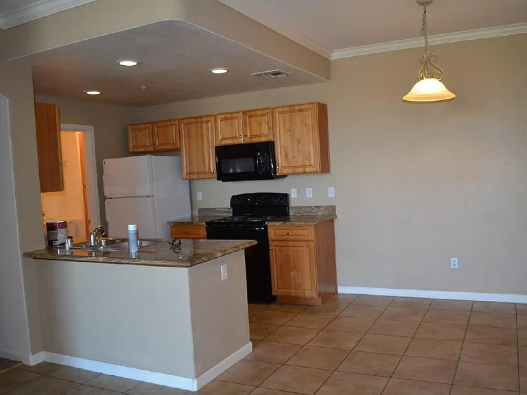 1360 Shady Ln #XXX — Photo 5