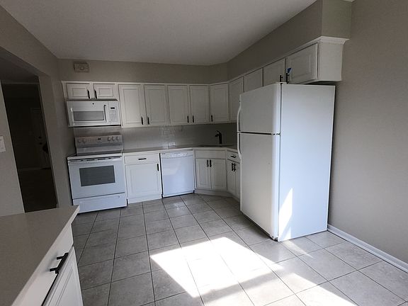 4th image of 839 Lathrop Ave APT Gw