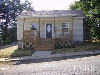 1st image of 104 Willow St